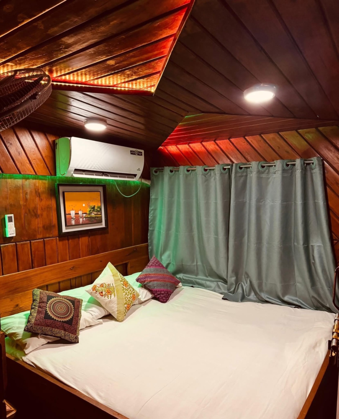 Furomon AC Cabin